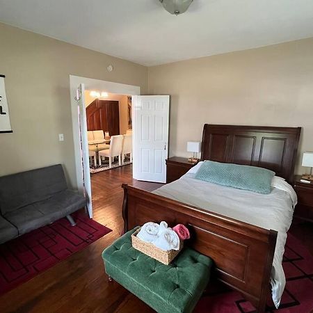 The Purple Door Apt In The Heart Of Radford City Екстериор снимка