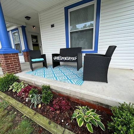 The Purple Door Apt In The Heart Of Radford City Екстериор снимка