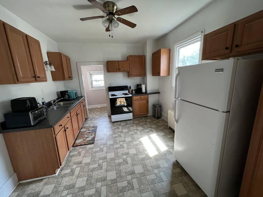 The Purple Door Apt In The Heart Of Radford City Екстериор снимка