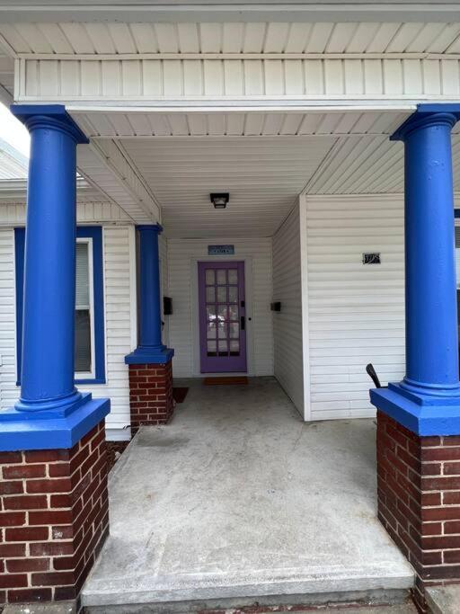 The Purple Door Apt In The Heart Of Radford City Екстериор снимка