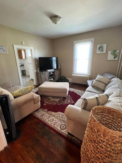 The Purple Door Apt In The Heart Of Radford City Екстериор снимка