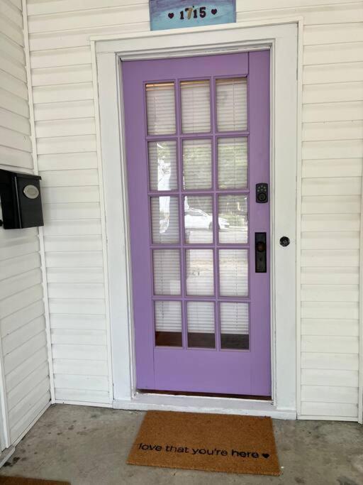 The Purple Door Apt In The Heart Of Radford City Екстериор снимка