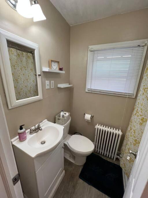 The Purple Door Apt In The Heart Of Radford City Екстериор снимка