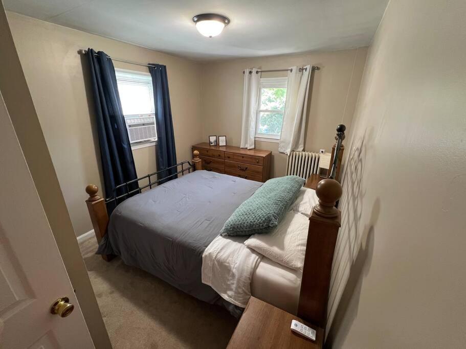 The Purple Door Apt In The Heart Of Radford City Екстериор снимка